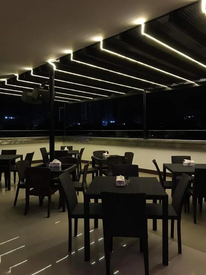 M28 Hotel And Apartments Ciudad Quezon Exterior foto